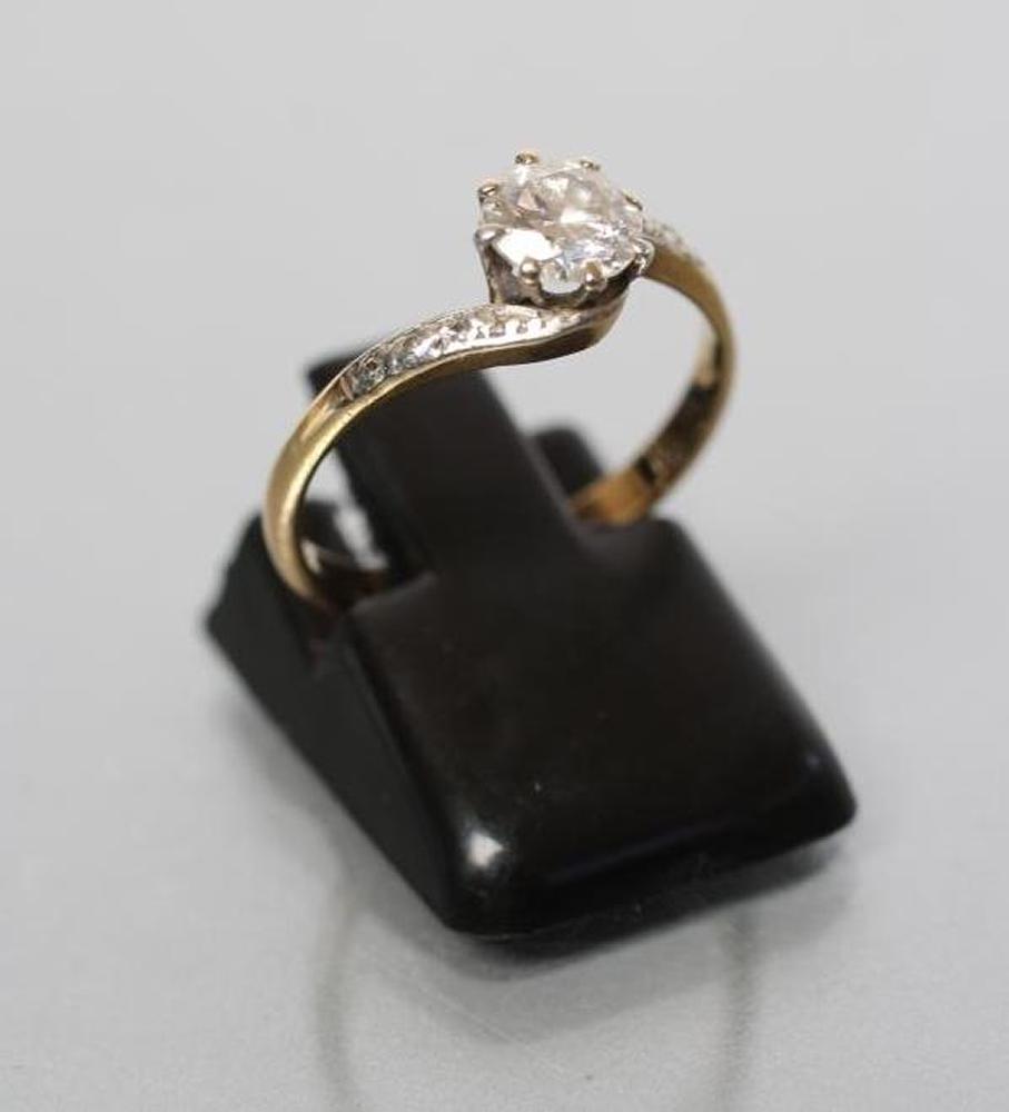 A SOLITAIRE DIAMOND RING Image