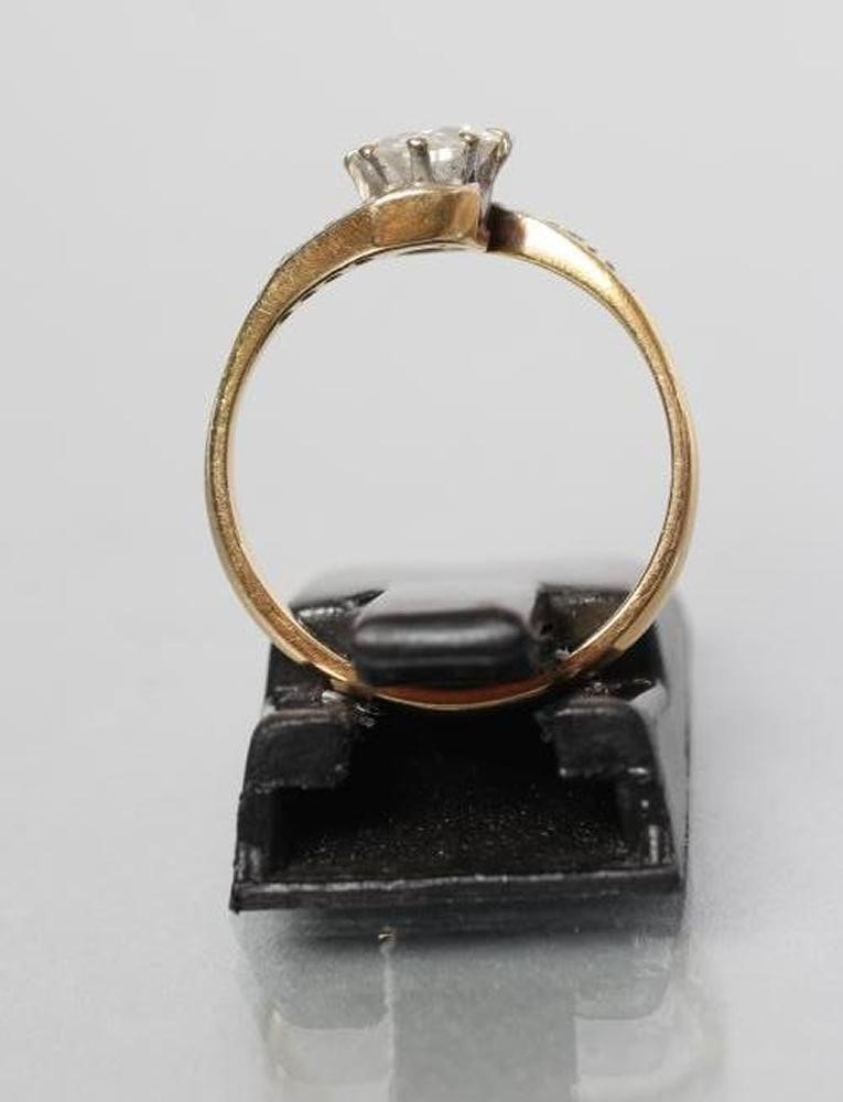 A SOLITAIRE DIAMOND RING Image