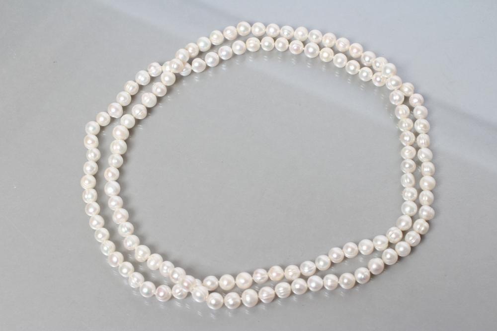 A SINGLE STRING OF CULTURED PEARLS Image