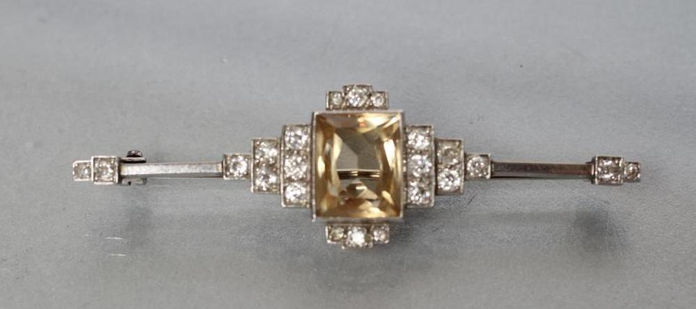 AN ART DECO BROOCH Image