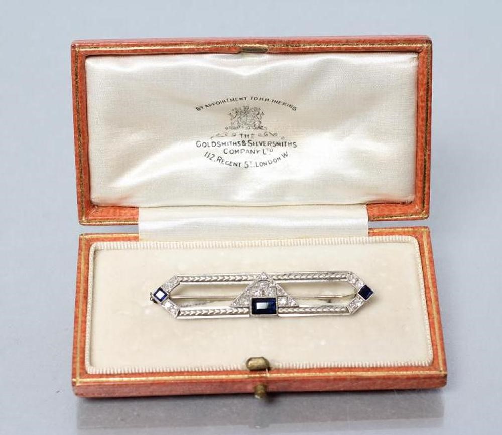 AN ART DECO BROOCH Image