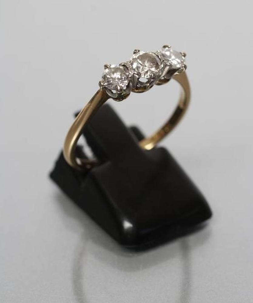 A THREE STONE DIAMOND RING Image