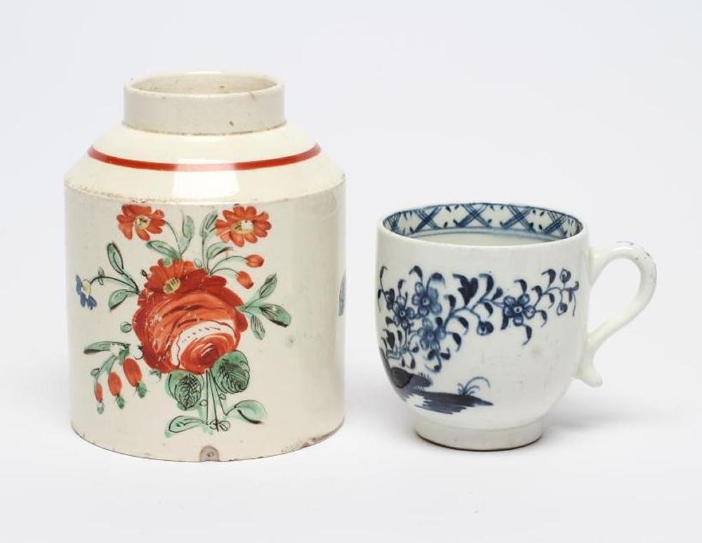 A LOWESTOFT PORCELAIN COFFEE CUP Image