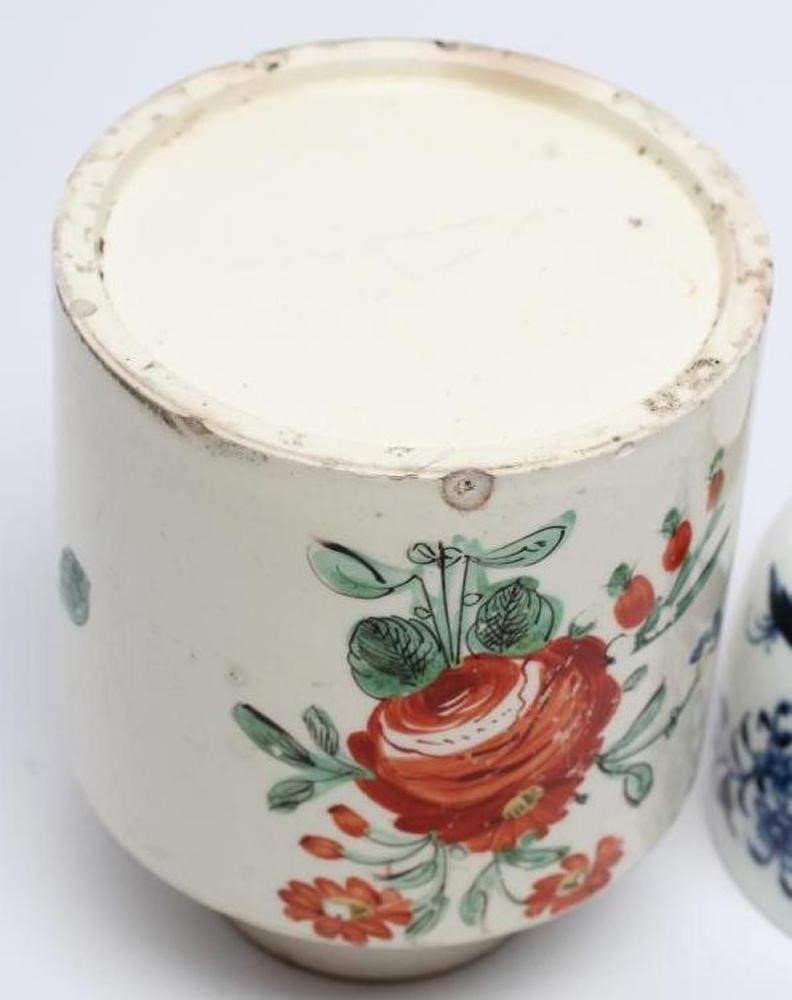 A LOWESTOFT PORCELAIN COFFEE CUP Image