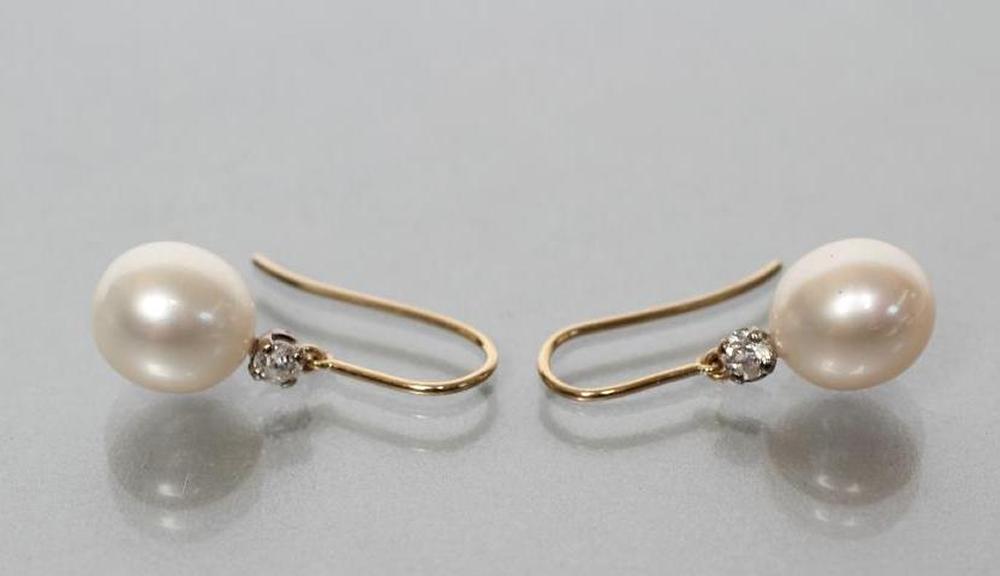 A PAIR OF PEARL EARRINGS Image