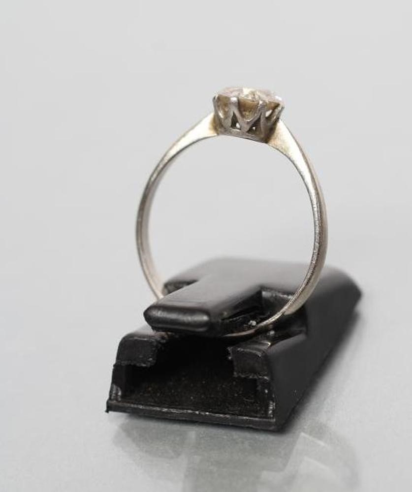 A SOLITAIRE DIAMOND RING Image