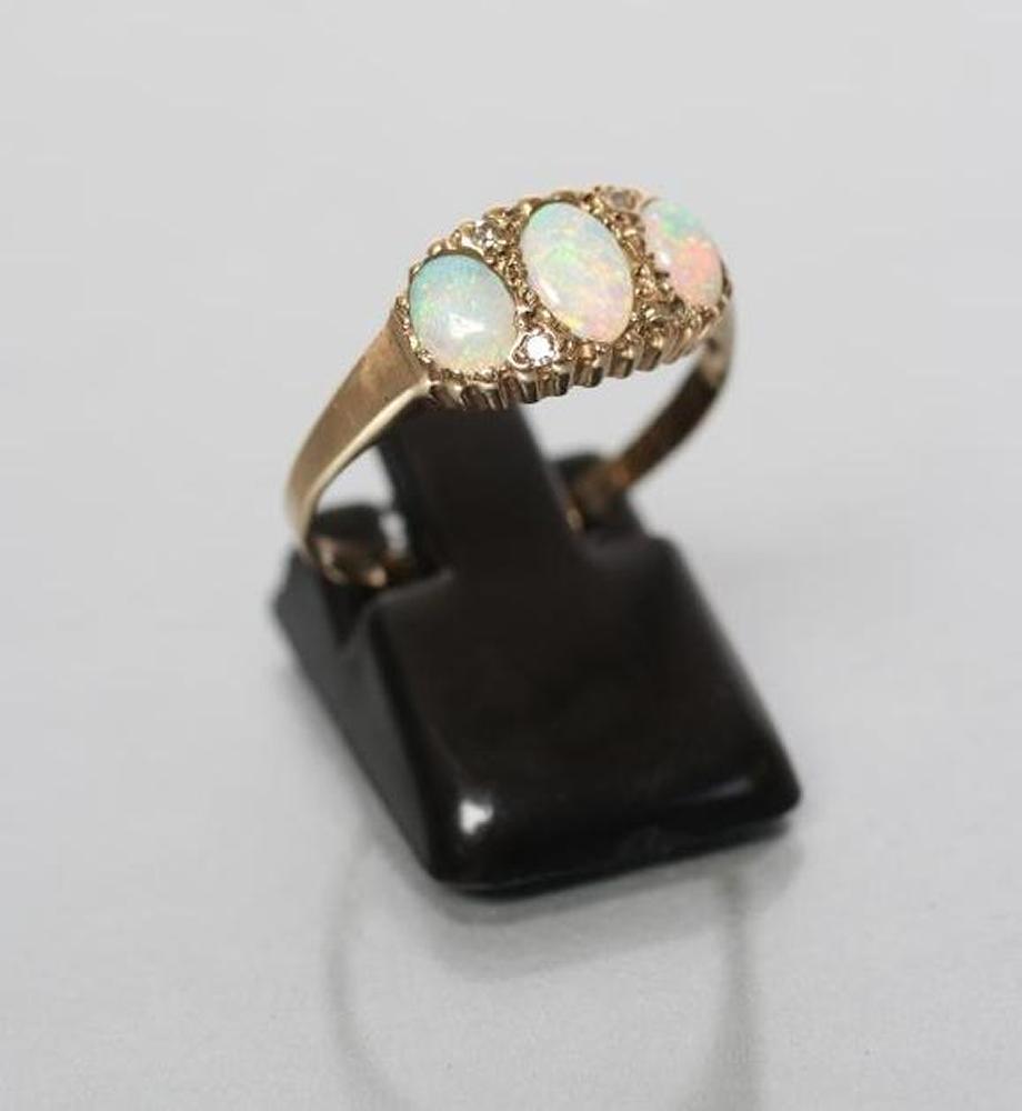 AN OPAL RING Image