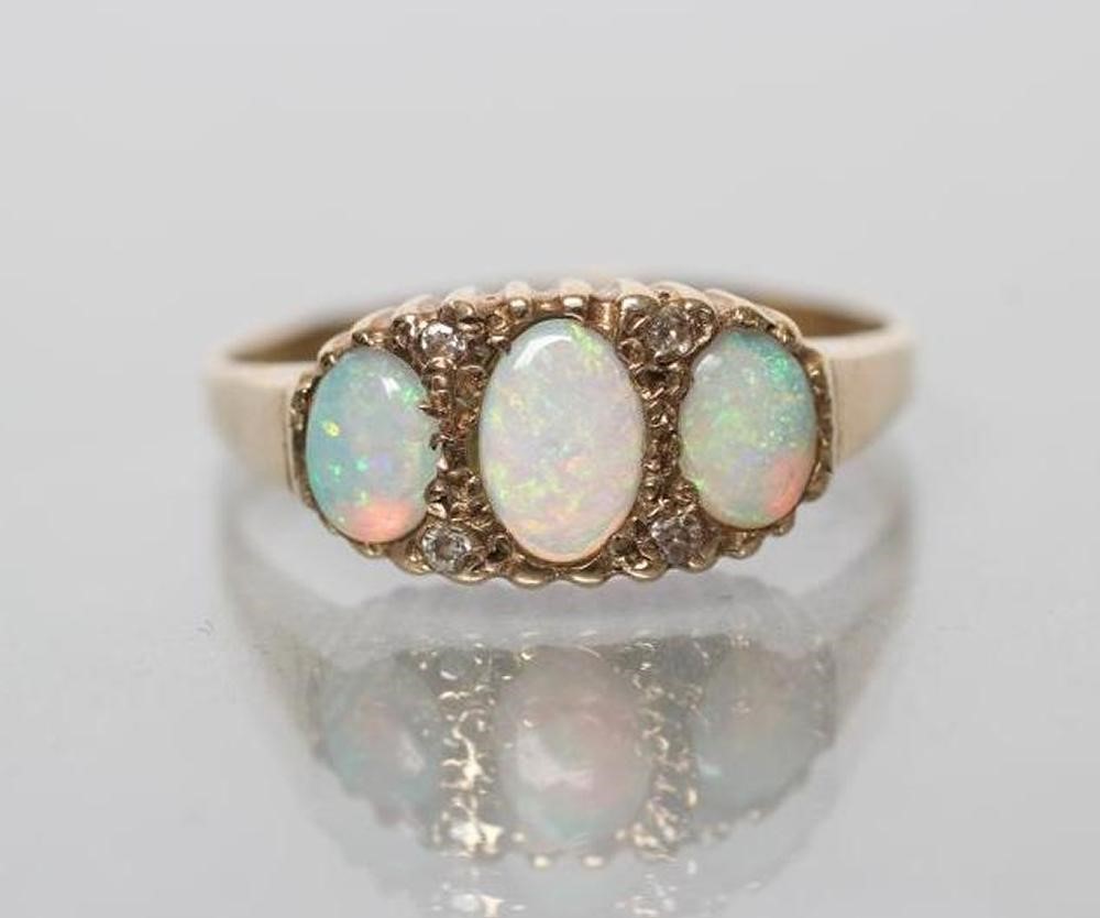 AN OPAL RING Image