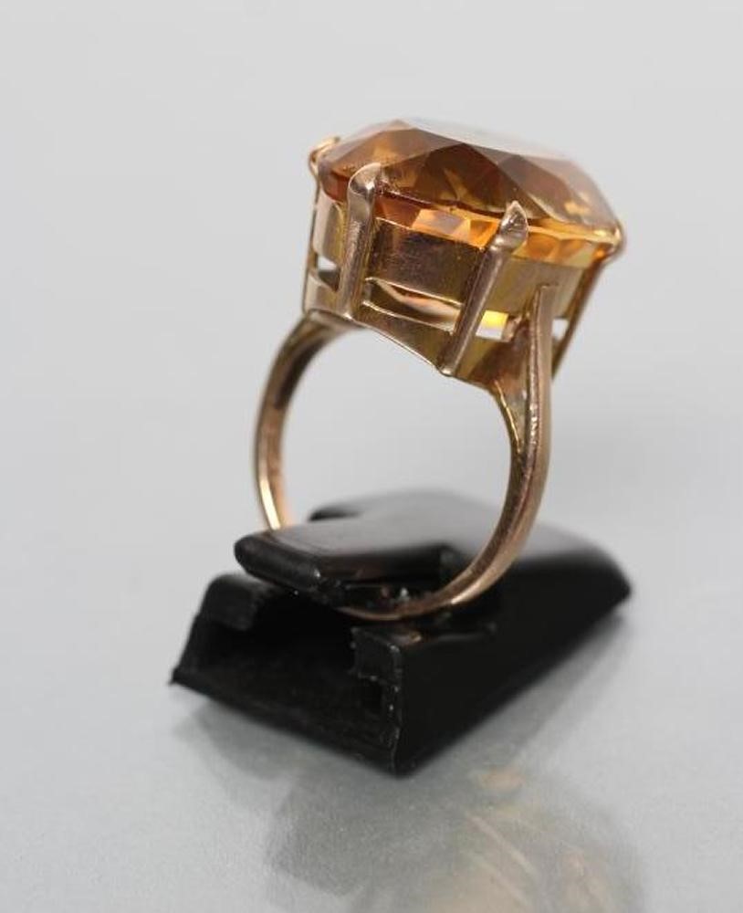 A CITRINE COCKTAIL RING Image