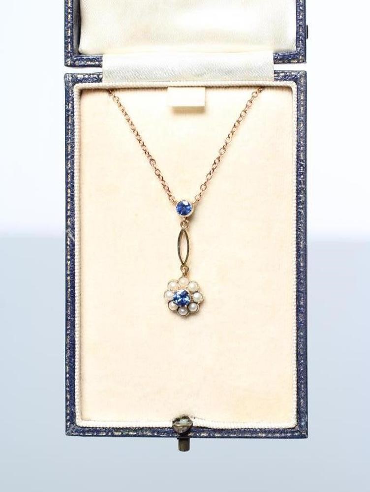 AN EDWARDIAN NECKLACE Image