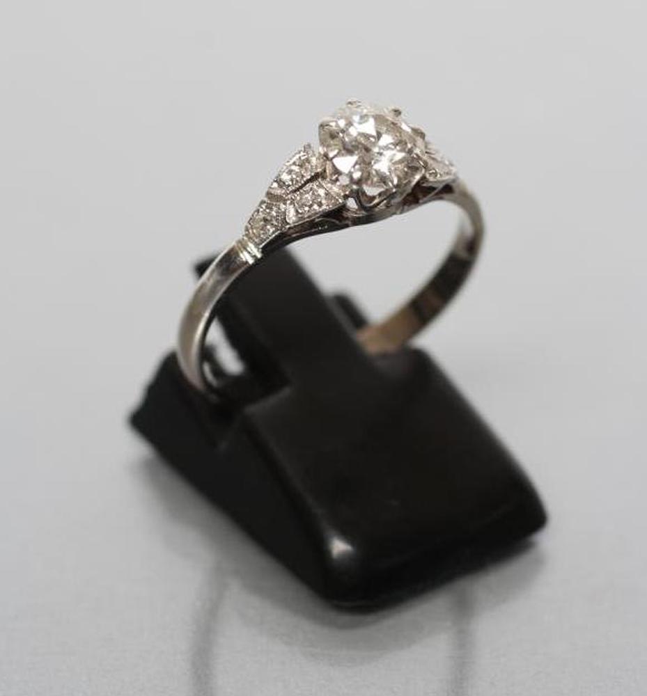 A DIAMOND RING Image