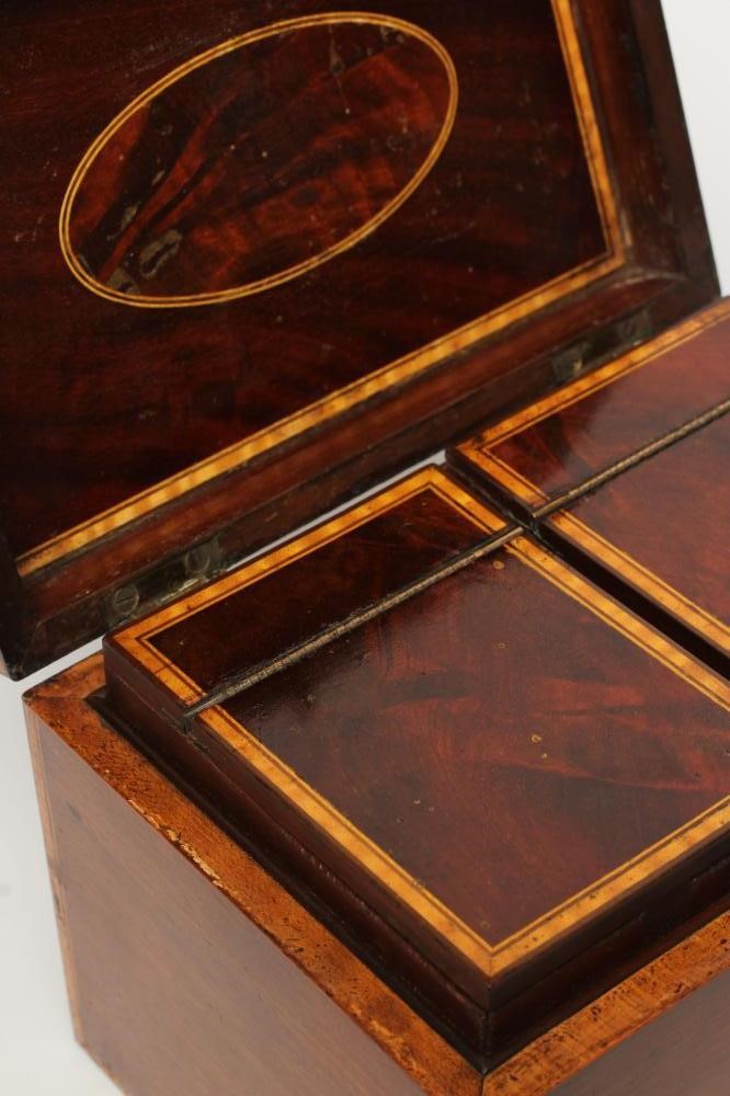 A GEORGIAN MAHOGANY TEA CHEST Image