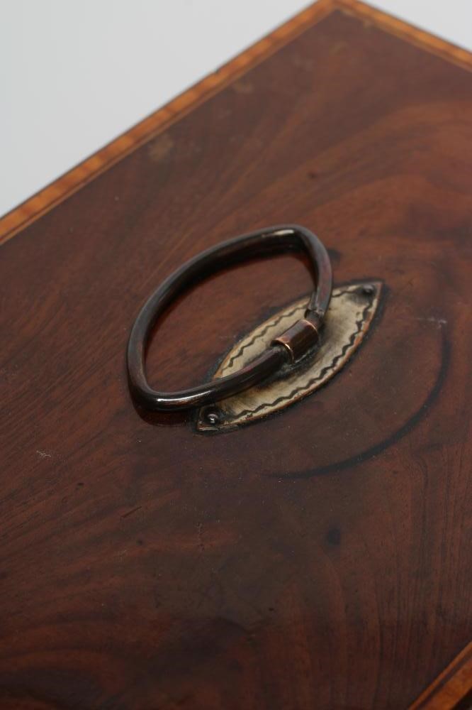 A GEORGIAN MAHOGANY TEA CHEST Image