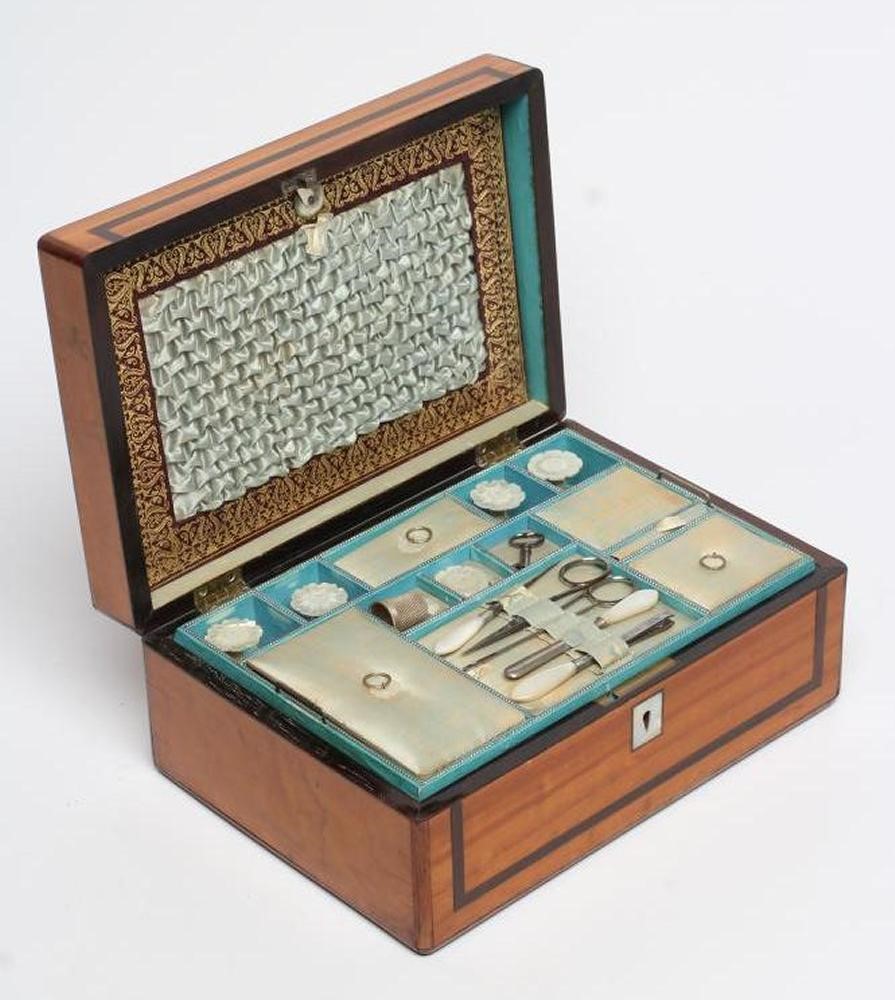 AN EARLY VICTORIAN SATINWOOD SEWING BOX of oblong form banded in rosewood Image