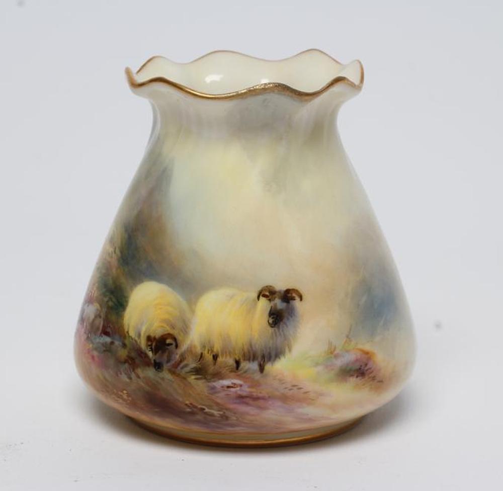A ROYAL WORCESTER CHINA VASE Image