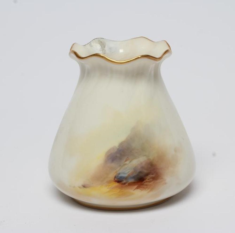 A ROYAL WORCESTER CHINA VASE Image