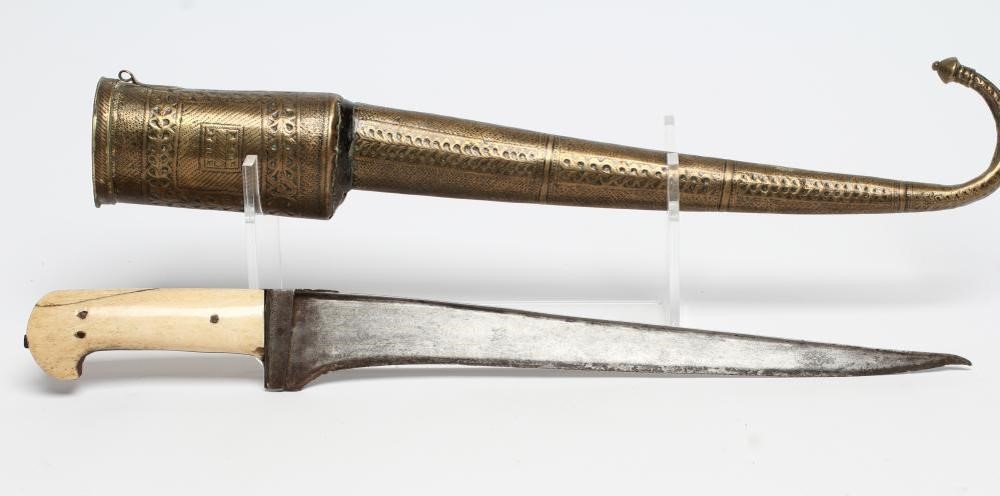AN INDIAN KHYBER KNIFE Image