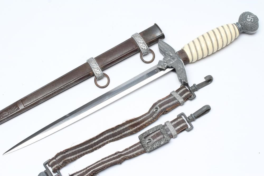 A GERMAN LUFTWAFFE OFFICER'S DAGGER Image