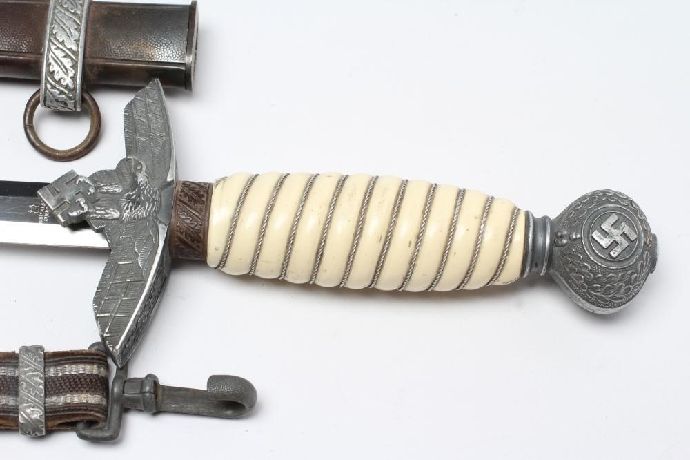 A GERMAN LUFTWAFFE OFFICER'S DAGGER Image