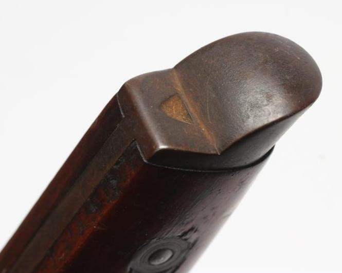 A FIRST WORLD WAR GERMAN FIGHTING KNIFE with 7 1/8" double edged tapering blade Image