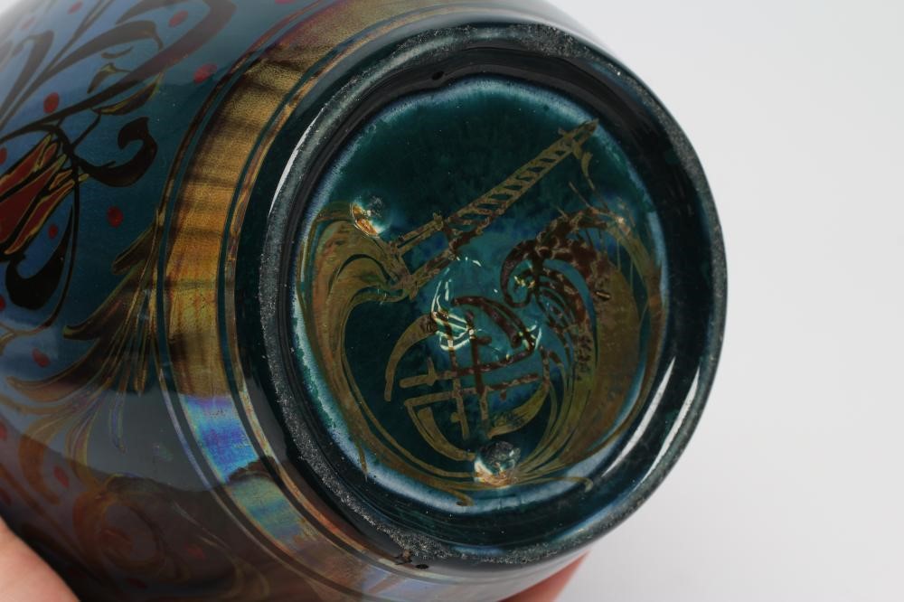 A PILKINGTONS POTTERY VASE Image