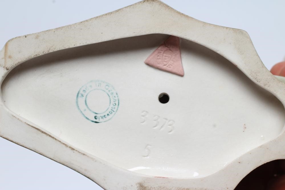 A ROYAL DUX BISQUE PORCELAIN FIGURE Image