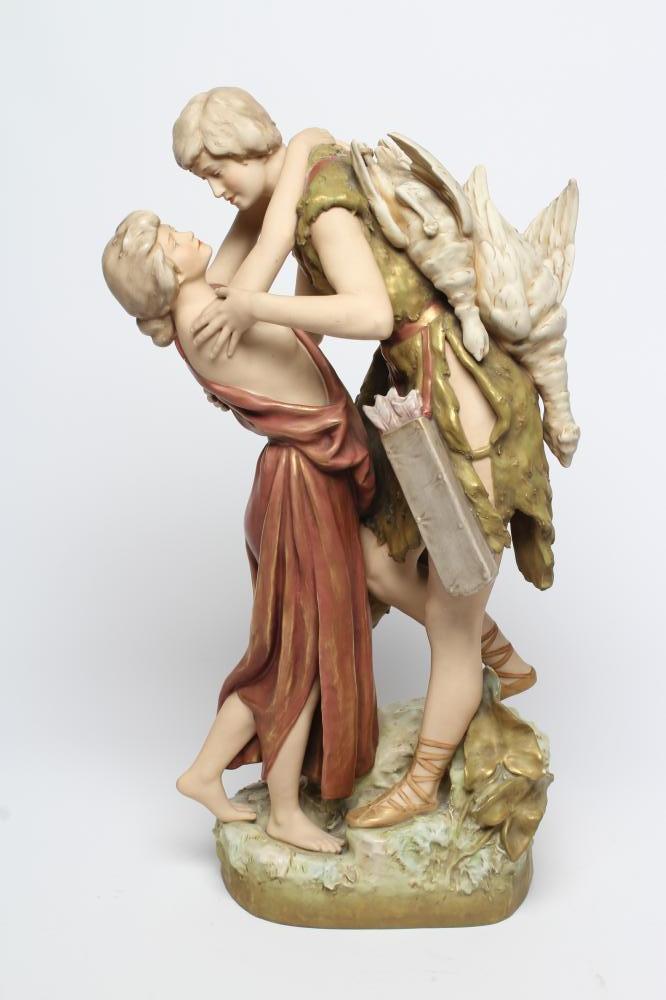 A ROYAL DUX BISQUE PORCELAIN FIGURE GROUP Image