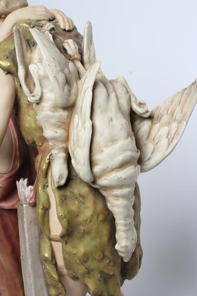 A ROYAL DUX BISQUE PORCELAIN FIGURE GROUP Image