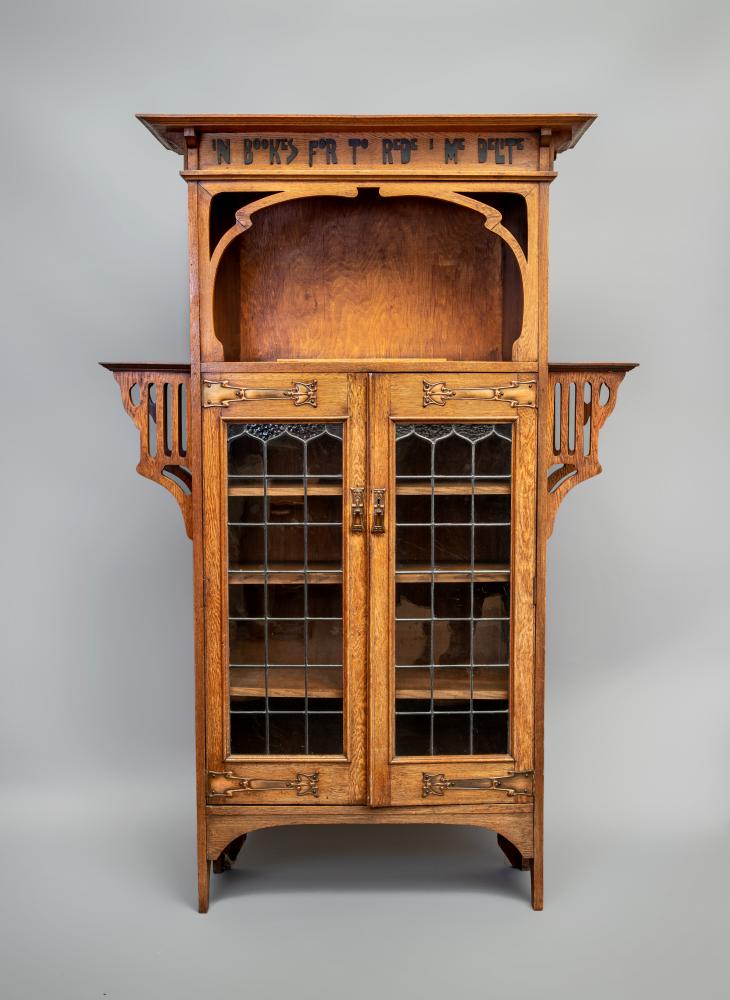 AN ARTS AND CRAFTS OAK BOOKCASE Image