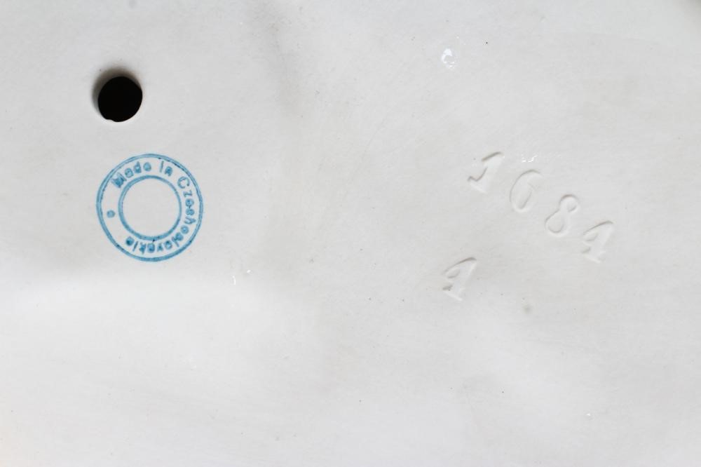 A ROYAL DUX BISQUE PORCELAIN SETTER Image