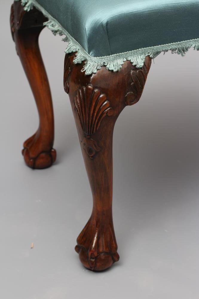 A GEORGIAN DESIGNED BEECH DRESSING STOOL Image