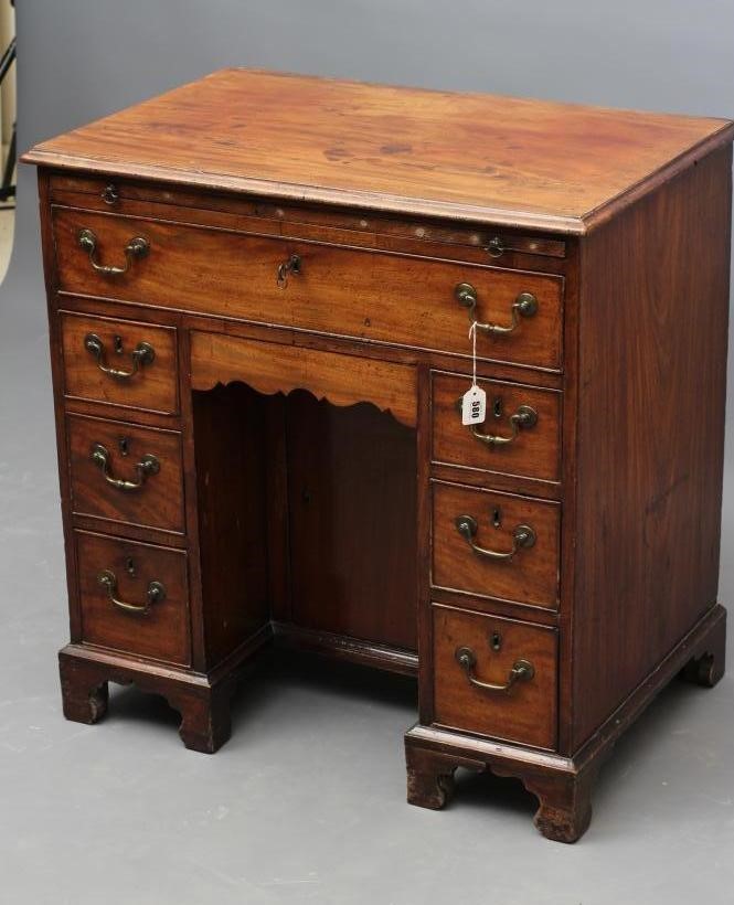A GEORGIAN MAHOGANY KNEEHOLE DRESSING TABLE Image