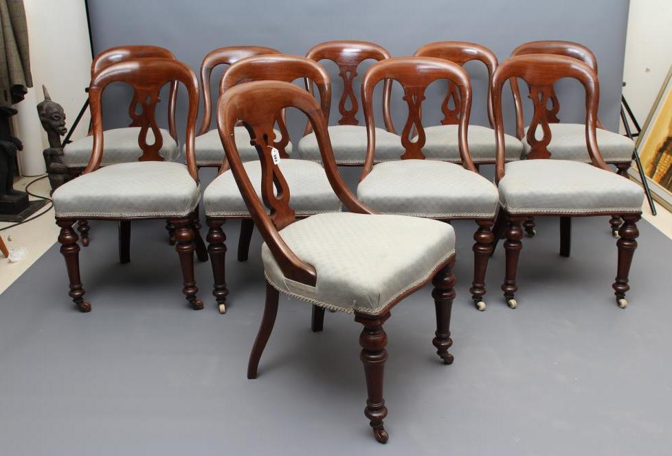 A SET OF TEN VICTORIAN MAHOGANY DINING CHAIRS Image