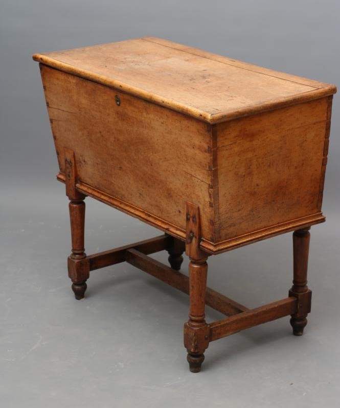 A SYCAMORE(?) DOUGH BIN Image