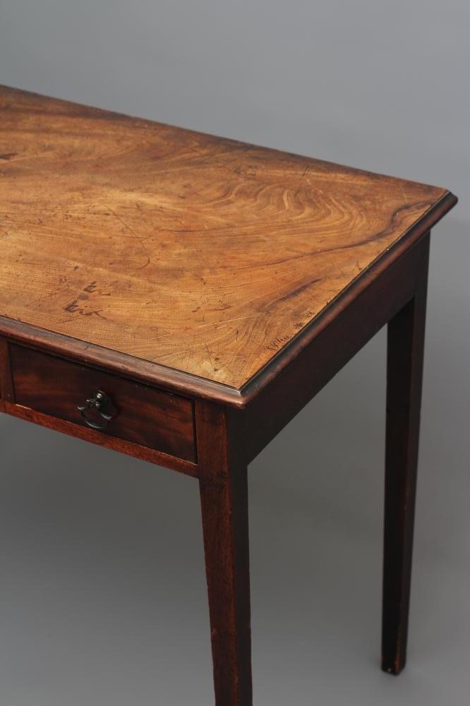 A REGENCY MAHOGANY SIDE TABLE Image