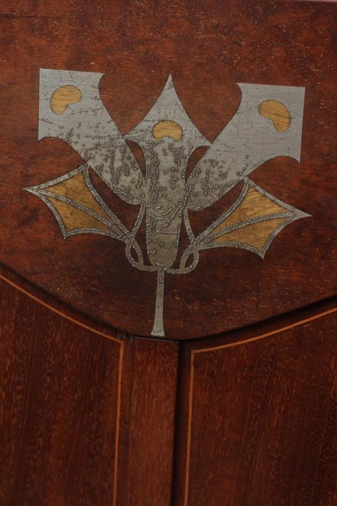 AN ARTS AND CRAFTS "CAQUETEUSE" STYLE MAHOGANY ELBOW CHAIR Image