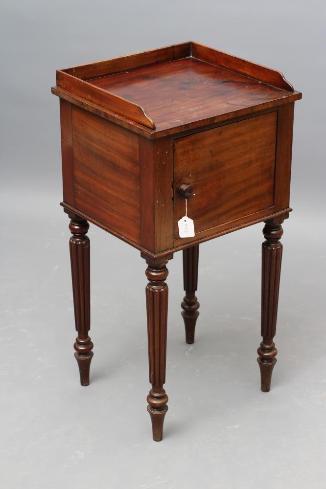 A GILLOWS OF LANCASTER MAHOGANY BEDSIDE CABINET Image