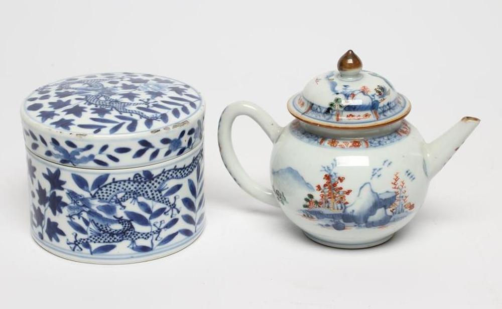 A CHINESE IMARI PORCELAIN SMALL TEAPOT AND COVER of globular form Image