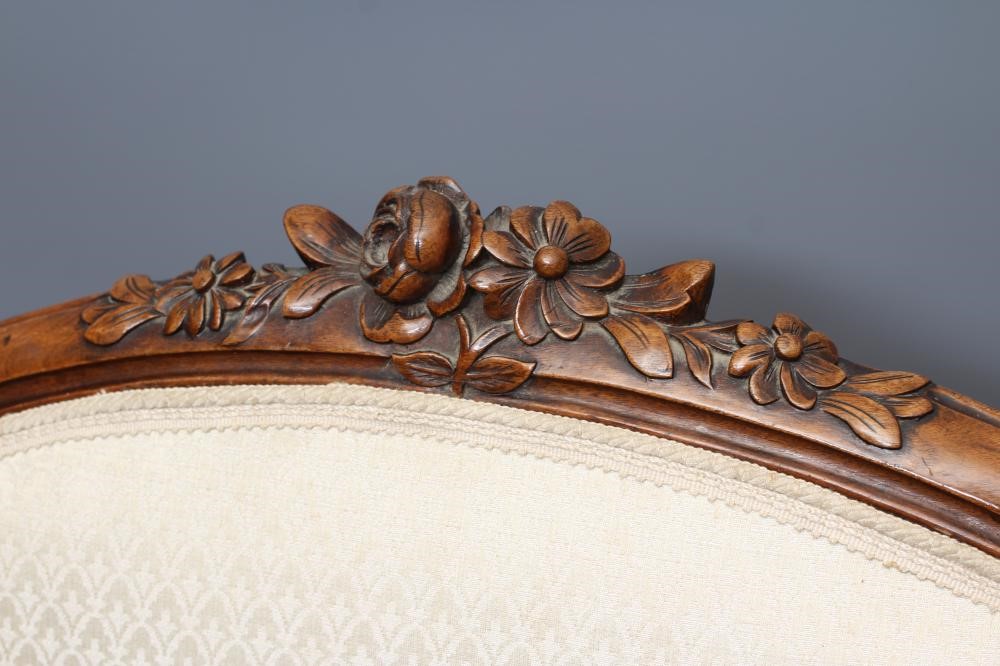 A SET OF SIX FRENCH LOUIS XV STYLE DINING CHAIRS Image