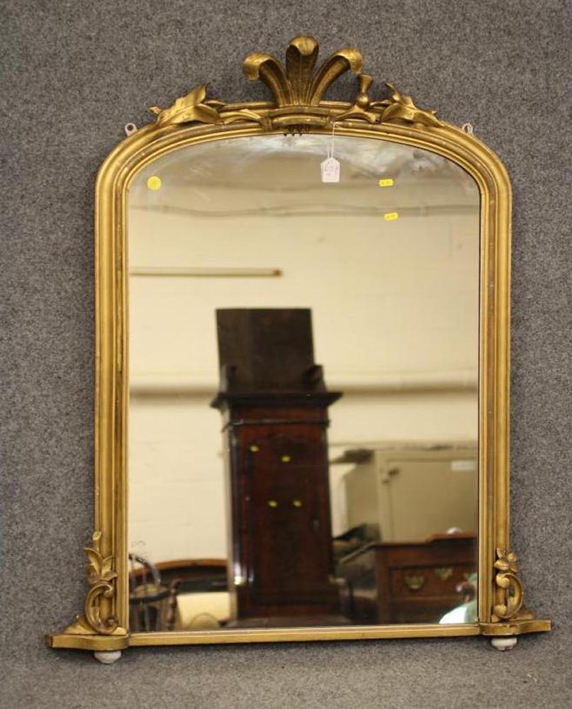 A VICTORIAN GILT WOOD AND GESSO PIER GLASS Image