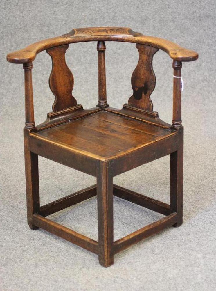 A GEORGIAN ELM CORNER CHAIR Image