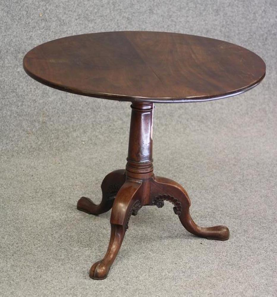 A GEORGE II MAHOGANY TRIPOD TABLE Image