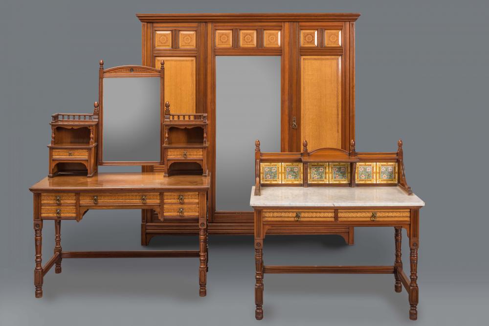 A GILLOWS OF LANCASTER AESTHETIC WALNUT PART BEDROOM SUITE Image