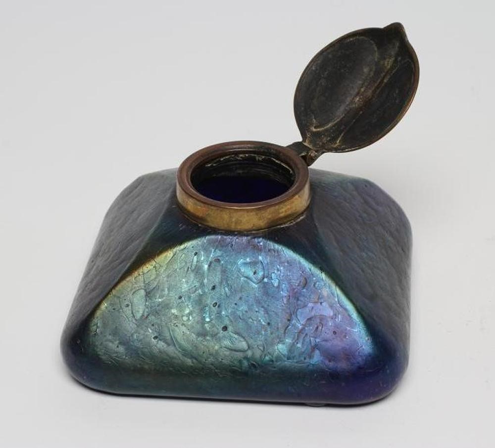 A LOETZ STYLE PEACOCK IRIDESCENT GLASS INKWELL Image