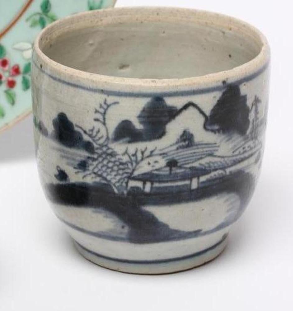 A COLLECTION OF CHINESE PORCELAIN comprising a pair of blue and white custard cups and covers Image