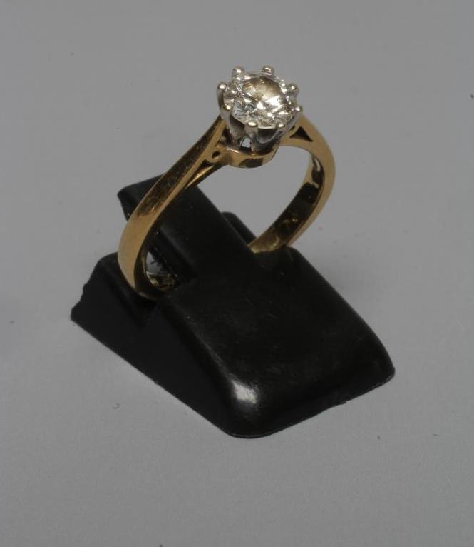 A SOLITAIRE DIAMOND RING, the brilliant cut stone of 0.50cts claw set to a plain 18ct gold shank, Image