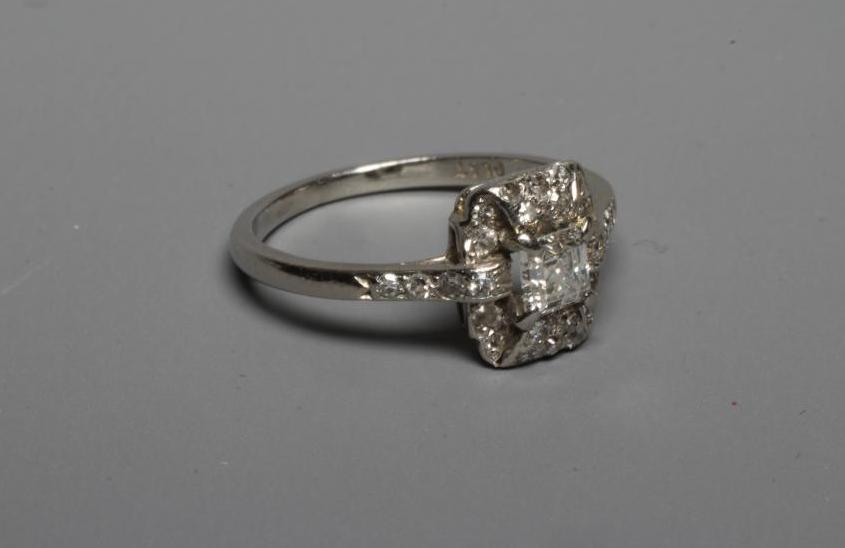 AN ART DECO DIAMOND COCKTAIL RING, the central Princess cut stone claw set to a domed border set Image