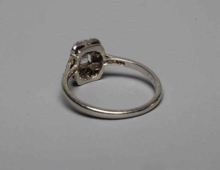 AN ART DECO DIAMOND COCKTAIL RING, the central Princess cut stone claw set to a domed border set Image