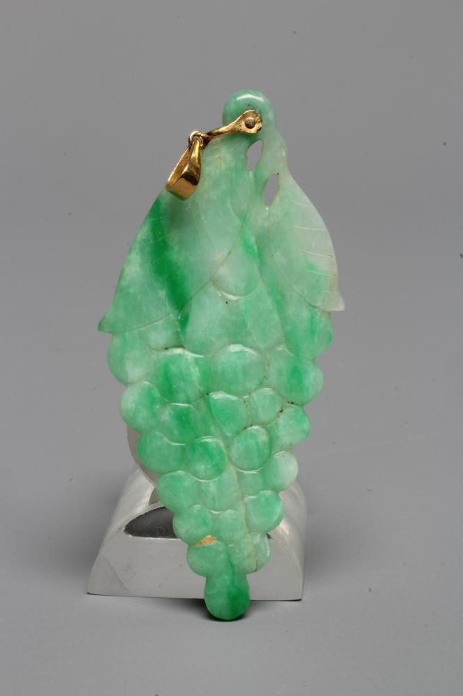 A CHINESE JADE PENDANT carved in low relief as a bunch of grapes, with unmarked metal bale (Est. Image