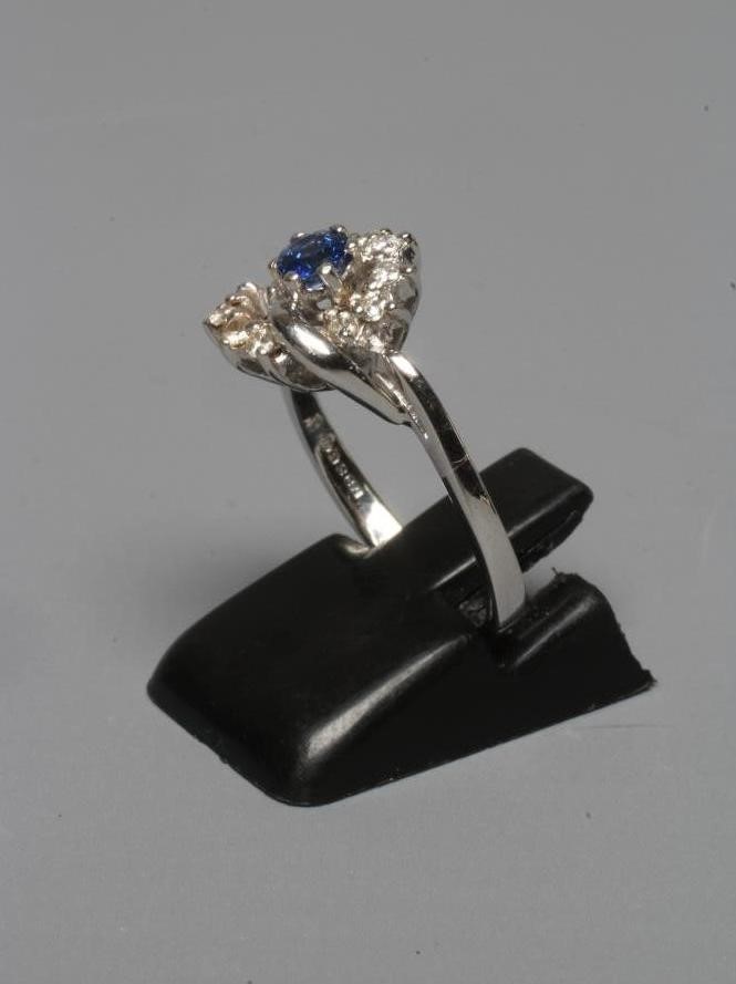 A SAPPHIRE AND DIAMOND ABSTRACT CLUSTER RING Image